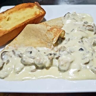 crepe pollo champiñones salsa de queso